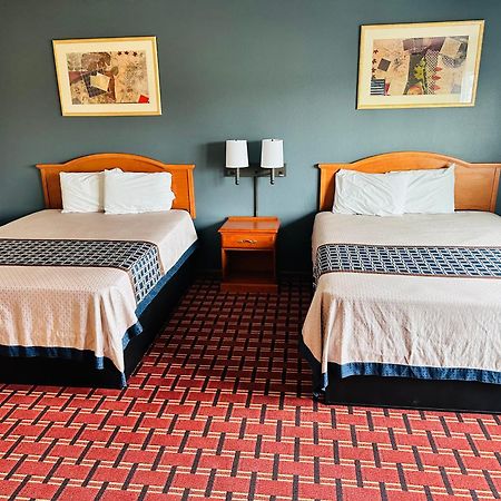 Regency Inn Hudson Bagian luar foto