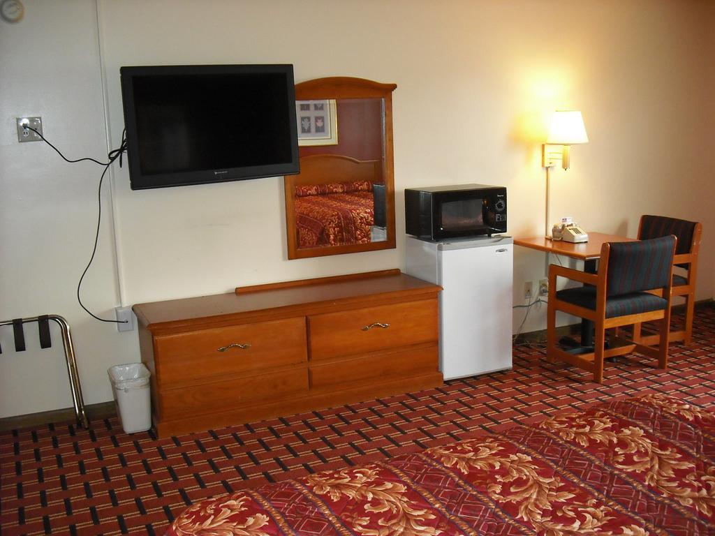 Regency Inn Hudson Bagian luar foto